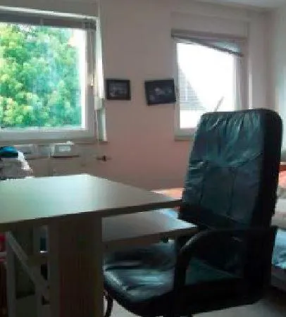 Apartment - Separates, Privates *