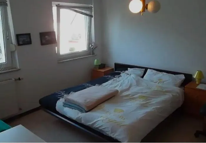 - Separates, Privates *